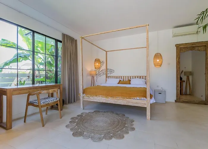 بيت للعطل Elegant 4 Bedroom Huge Pool In *