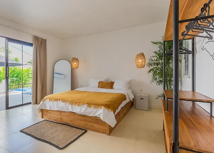 بيت للعطل Elegant 4 Bedroom Huge Pool In *