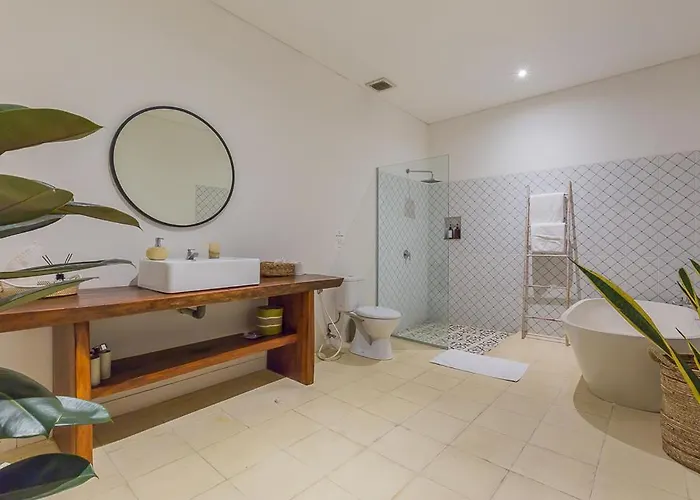 بيت للعطل Elegant 4 Bedroom Huge Pool In *