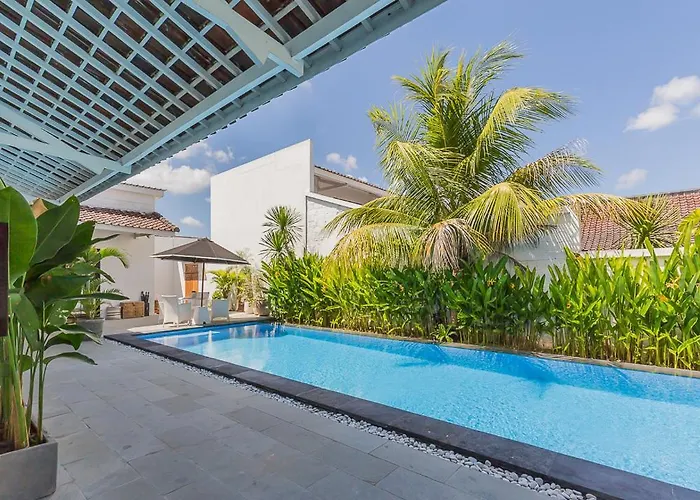 Elegant 4 Bedroom Huge Pool In