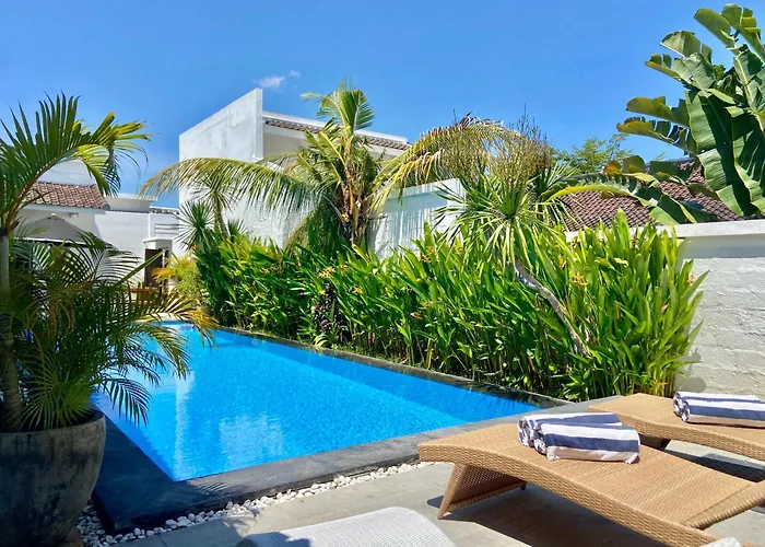 Elegant 4 Bedroom Huge Pool In *