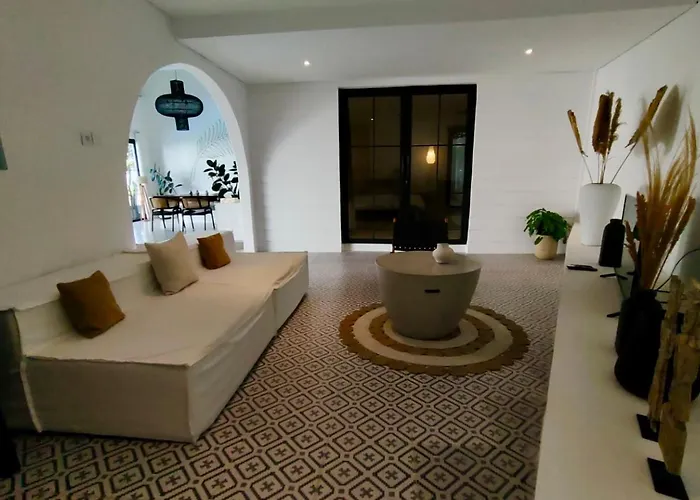 ヴィラ Elegant 4 Bedroom Huge Pool In *